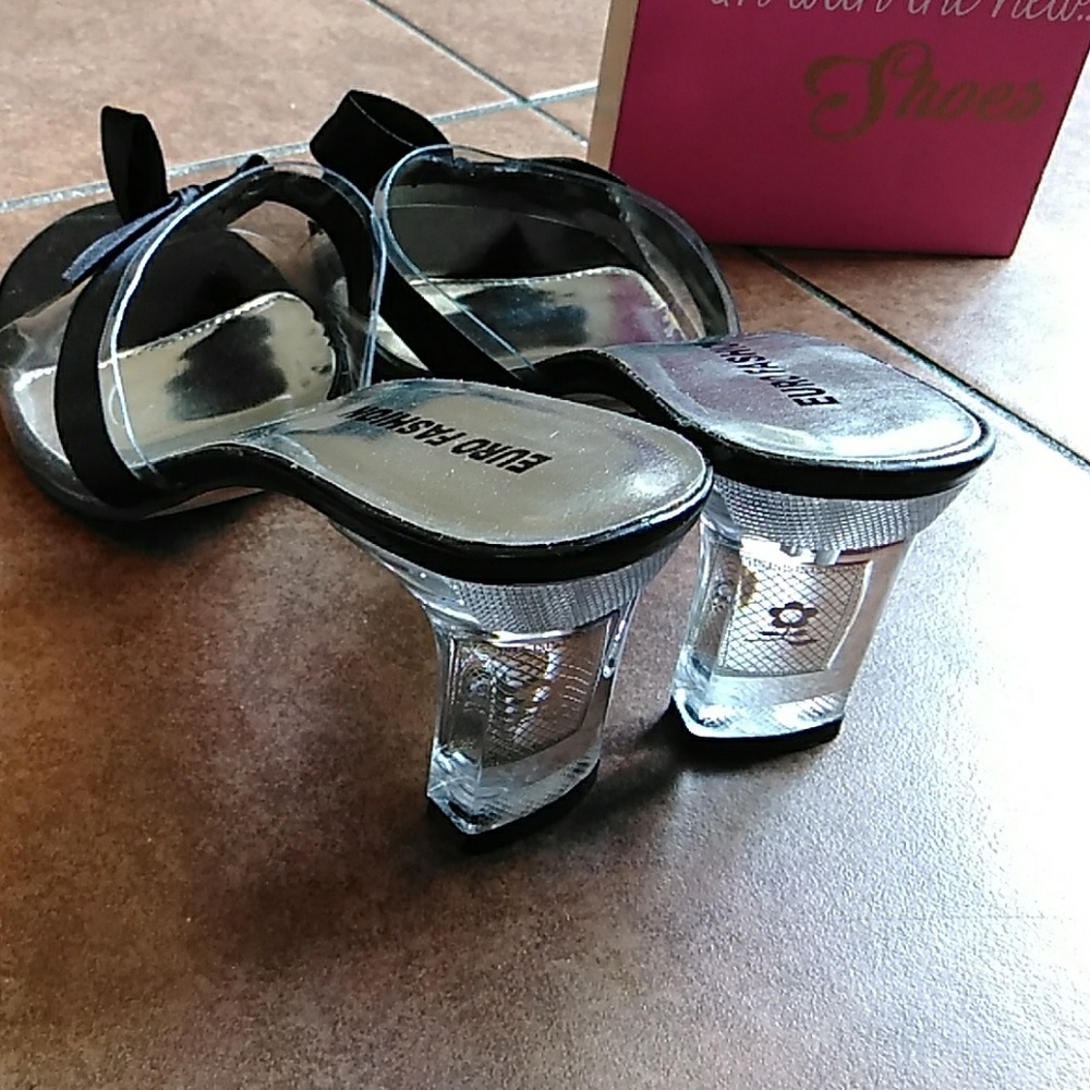 Heels - Picture 3 of 4